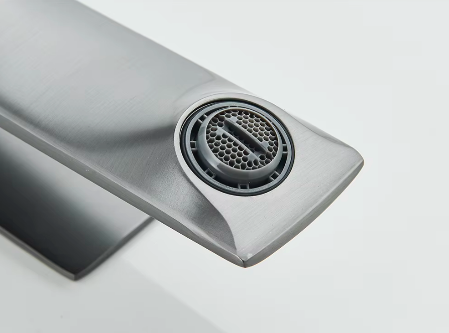 Stèle® Chrome – détail de la tête / du bec