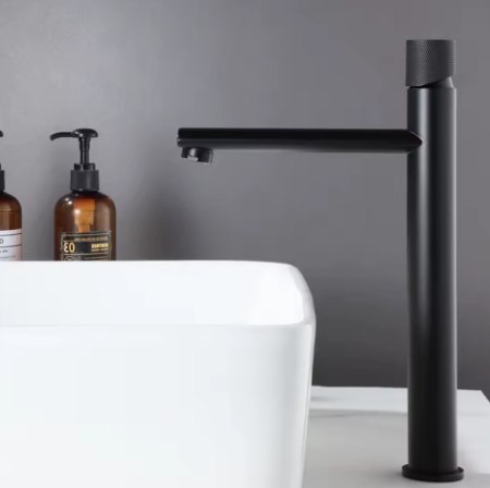 Fût® Noir grand modèle – détail de la tête / du bec